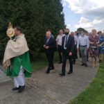 06.06.2021. Pełczyska. Msza w intencji Ojczyzny. Na zdjęciu (w środku): Krzysztof Lipiec - lider świętokrzyskich struktur PiS i Zbigniew Koniusz - wojewoda świętokrzyski / Marta Gajda / Radio Kielce