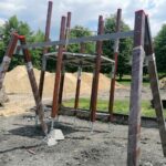 09.06.2021. Busko-Zdrój. Budowa placu zabaw w formie okrętu / Marta Gajda / Radio Kielce