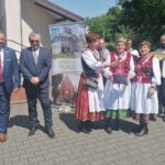 19.06.2021. Bejsce. Wizyta europoseł PiS Beaty Szydło. Na zdjęciu (po lewej): Edward Krupa - wójt Bejsc i Marek Juszczyk - burmistrz Skalbmierza / Marta Gajda / Radio Kielce