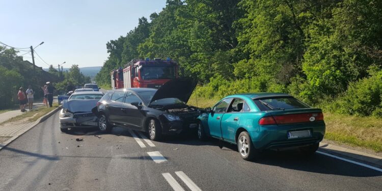 20.06.2021. Skarżysko-Kamienna. Wypadek na drodze krajowej nr 42 / KPP Skarżysko-Kamienna