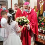 27.06.2021. Kije. Msza święta dziękczynna za dziewięć wieków parafii w Kijach. Na zdjęciu: Jan Piotrowski - biskup kielecki / Marta Gajda / Radio Kielce