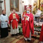 27.06.2021. Kije. Msza święta dziękczynna za dziewięć wieków parafii w Kijach. Na zdjęciu: Jan Piotrowski - biskup kielecki / Marta Gajda / Radio Kielce