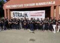 Czarniecka Góra - będzie zaostrzenie protestu, czy porozumienie? - Radio Kielce 21.06.2021. Czarniecka Góra. Strajk ostrzegawczy w Świętokrzyskim Centrum Rehabilitacji w Czarnieckiej Górze / Magdalena Galas-Klusek / Radio Kielce
