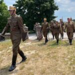 27.06.2021. Stanowiska. Uroczystości upamiętniające żołnierzy walczących o wolność naszego kraju. Na zdjęciu (na pierwszym planie): Dionizy Krawczyński - prezes Stowarzyszenia Rekonstrukcji Historycznych „Jodła” / Magdalena Galas-Klusek / Radio Kielce