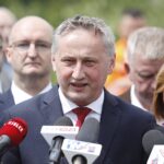 01.06.2021. Sandomierz. Konferencja dotycząca przebudowy starego mostu na Wiśle w Sandomierzu. Na zdjęciu: Zbigniew Koniusz, wojewoda świętokrzyski / Jarosław Kubalski / Radio Kielce