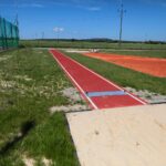 20.06.2021. Jeziorko (gmina Nowa Słupia). Boisko z trybunami przy szkole podstawowej / Wiktor Taszłow / Radio Kielce