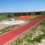 20.06.2021. Jeziorko (gmina Nowa Słupia). Boisko z trybunami przy szkole podstawowej / Wiktor Taszłow / Radio Kielce