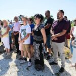 20.06.2021. Suskrajowice. Odsłonięcie pomnika upamiętniającego dwie żydowskie rodziny Katz i Frydman, zamordowane wiosną 1943 roku / Wiktor Taszłow / Radio Kielce