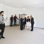 14.06.2021. Krępa. Oddanie do użytku mieszkań socjalnych. Na zdjęciu (w środku): Krzysztof Lipiec - prezes świętokrzyskich struktur PiS, Zbigniew Koniusz - wojewoda świętokrzyski, Marlena Maląg - minister rodziny i polityki społecznej i Marek Staniek - wójt Iwanisk / Jarosław Kubalski / Radio Kielce