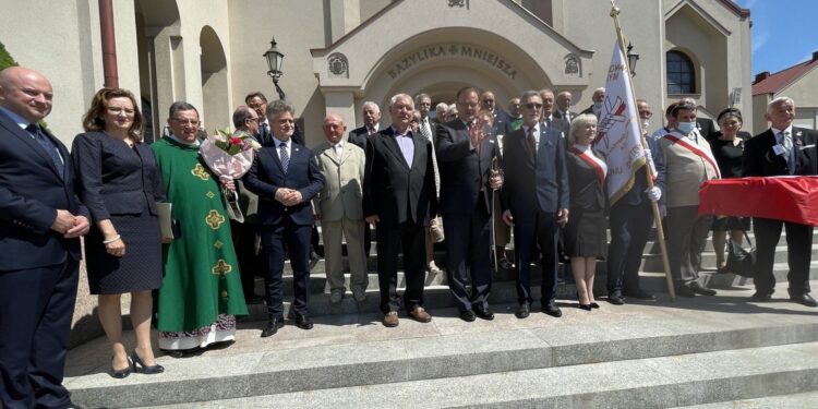 06.06.2021 Skarżysko-Kamienna. Przekazanie sztandaru Stowarzyszeniu Represjonowanych w Stanie Wojennym Regionu Świętokrzyskiego / Anna Głąb / Radio Kielce