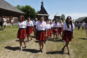 20.06.2021. Tokarnia. Park Etnograficzny. „Jawor u źródeł kultury” / Jarosław Kubalski / Radio Kielce