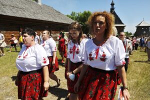 20.06.2021. Tokarnia. Park Etnograficzny. „Jawor u źródeł kultury” / Jarosław Kubalski / Radio Kielce