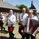 20.06.2021. Tokarnia. Park Etnograficzny. „Jawor u źródeł kultury” / Jarosław Kubalski / Radio Kielce