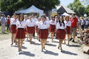 20.06.2021. Tokarnia. Park Etnograficzny. „Jawor u źródeł kultury” / Jarosław Kubalski / Radio Kielce