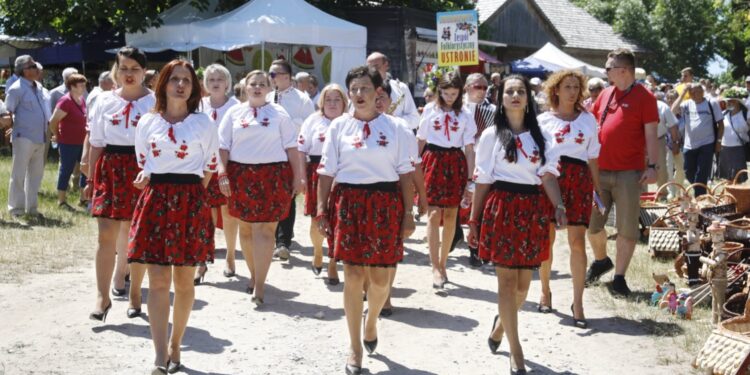 20.06.2021. Tokarnia. Park Etnograficzny. „Jawor u źródeł kultury” / Jarosław Kubalski / Radio Kielce