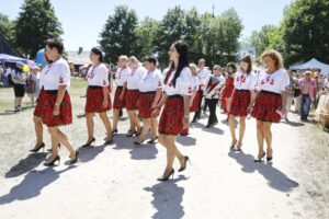 20.06.2021. Tokarnia. Park Etnograficzny. „Jawor u źródeł kultury” / Jarosław Kubalski / Radio Kielce