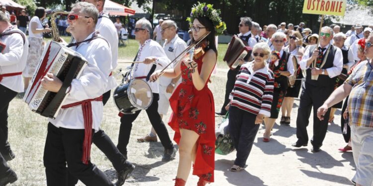 20.06.2021. Tokarnia. Park Etnograficzny. „Jawor u źródeł kultury” / Jarosław Kubalski / Radio Kielce