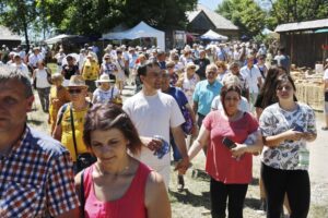 20.06.2021. Tokarnia. Park Etnograficzny. „Jawor u źródeł kultury” / Jarosław Kubalski / Radio Kielce