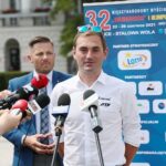 22.06.2021. Kielce. Briefing prasowy poświęcony 32. Międzynarodowemu Wyścigowi Kolarskiemu "Solidarności" i Olimpijczyków. Na zdjęciu (od lewej): Marcin Chłodnicki - wiceprezydent  Kielc, Mariusz Witecki - dyrektor sportowy Voster ATS Team / Wiktor Taszlow / Radio Kielce
