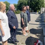18.06.2021. Starachowice. 72 rocznica urodzin Lecha Kaczyńskiego. Na zdjęciu (od lewej): radna Agnieszka Kuś, poseł Krzysztof Lipiec, Magdalena Rokita z PiS, radny Tomasz Andrzejewski / Anna Głąb / Radio Kielce