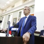 24.06.2021. Kielce. Sesja Rady Miasta Kielce. Na zdjęciu (od lewej): Bogdan Wenta - prezydent Kielc i Jarosław Karyś - przewodniczący Rady Miasta Kielce / Jarosław Kubalski / Radio Kielce