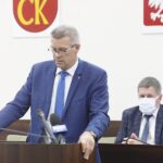 24.06.2021. Kielce. Sesja Rady Miasta Kielce. Na zdjęciu (od lewej): Bogdan Wenta - prezydent Kielc i Jarosław Karyś - przewodniczący Rady Miasta Kielce / Jarosław Kubalski / Radio Kielce