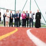 25.06.2021. Jeziorko. Zakończenie roku szkolnego i oddanie wielofunkcyjnych boisk dla Szkoły Podstawowej w Jeziorku / Wiktor Taszłow / Radio Kielce