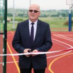 25.06.2021. Jeziorko. Zakończenie roku szkolnego i oddanie wielofunkcyjnych boisk dla Szkoły Podstawowej w Jeziorku. Na zdjęciu: Stefan Bąk - członek zarządu powiatu kieleckiego / Wiktor Taszłow / Radio Kielce