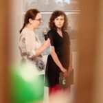 25.06.2021. Kielce. Finał 44. Interdyscyplinarnego Konkursu Plastycznego Województwa Świętokrzyskiego „Przedwiośnie”. Na zdjęciu (od lewej): Elżbieta Cybulska - autorka wystawy "Kurdyjskie partyzantki / Wiktor Taszłow / Radio Kielce