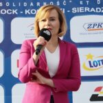 25.06.2021. Kielce. Meta czwartego etapu  32. Wyścigu Solidarności i Olimpijczyków. Na zdjęciu: Anna Krupka - wiceminister kultury, dziedzictwa narodowego i sportu / Wiktor Taszłow / Radio Kielce