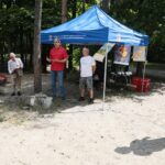 26.06.2021. Kielce. I Marsz Zdrowia „Gladiatorów” na Stadionie Leśnym. Na zdjęciu (w środku od lewej): Adam Jarubas - europoseł, Janusz Marszycki - prezes Stowarzyszenia Mężczyzn z Chorobami Prostaty "Gladiator" / Wiktor Taszłow / Radio Kielce