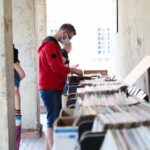 26.06.2021. Jędrzejów. Otwarte powiatowe mistrzostwa Vinyl Dj i giełda płyt CD, Kaset magnetofonowych i winyli / Wiktor Taszłow / Radio Kielce