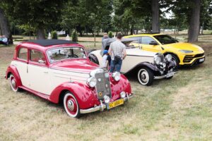 26.06.2021. Podzamcze. Ogólnopolski Zlot Klubu Miłośników Mercedesów / Wiktor Taszłow / Radio Kielce