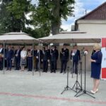 11.06.2021. Zawichost. Oddanie do użytku wyremontowanej remizy. Przy mikrofonie Katarzyna Kondziołka burmistrz Zawichostu / Grażyna Szlęzak-Wójcik / Radio Kielce