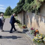12.06.2021. Sandomierz. Symboliczne uroczystości w 22. rocznicę pielgrzymki Papieża Jana Pawła II do Sandomierza. Na zdjęciu (od lewej): Ryszard Nagórny - członek zarządu powiatu sandomierskiego, Grażyna Szklarska - członek zarządu powiatu sandomierskiego, - Tomasz Huk przewodniczący Rady Powiatu Sandomierskiego / Grażyna Szlęzak-Wójcik / Radio Kielce