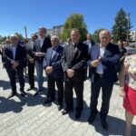 14.06.2021. Sandomierz. Otwarcie Centrum Zdrowia Psychicznego. Na zdjęciu (od lewej): Krzysztof Szaraniec - radny powiatu sandomierskiego, Andrzej Swajda - sekretarz powiatu, Adam Jarubas - europoseł, Zdzisław Nasternak - wiceprzewodniczący Rady Powiatu Sandomierskiego, Waldemar Maruszcza - przewodniczący klubu PiS w Radzie Powiatu Sandomierskiego, Tomasz Huk - przewodniczący Rady Powiatu Sandomierskiego, Grażyna Szklarska - członek Zarządu Powiatu  Sandomierskiego / Grażyna Szlęzak-Wójcik / Radio Kielce