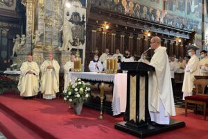 17.06.2021. Sandomierz. Msza święta z okazji 60-lecia posługi kapłańskiej biskupa Edwarda Frankowskiego. Przy mównicy ks. Rafał Kułaga rektor WSD w Sandomierzu / Grażyna Szlęzak-Wójcik / Radio Kielce