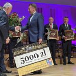 25.06.2021. Kielce. Gala wręczenia nagród "Świętokrzyska Victoria". Na zdjęciu (od lewej): Andrzej Bętkowski - marszałek województwa, Marek Materek - prezydent Starachowic, Tomasz Lato - wójt gminy Masłów, Mirosław Seweryn - wójt gminy Mirzec / Michał Kita / Radio Kielce