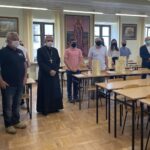 18.06.2021. Sandomierz. Laureaci diecezjalnego etapu Ogólnopolskiego Konkursu Wiedzy Biblijnej odebrali nagrody z rąk biskupa sandomierskiego / Grażyna Szlęzak-Wójcik / Radio Kielce