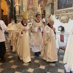 19.06.2021. Sandomierz. Święcenia kapłańskie. Na zdjęciu (w środku): bp Krzysztof Nitkiewicz - ordynariusz diecezji sandomierskiej i bp senior Edward Frankowski / Grażyna Szlęzak-Wójcik / Radio Kielce