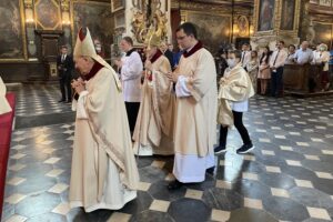 19.06.2021. Sandomierz. Święcenia kapłańskie. Na zdjęciu (po lewej): bp senior Edward Frankowski / Grażyna Szlęzak-Wójcik / Radio Kielce