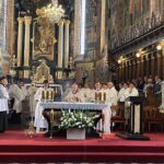 19.06.2021. Sandomierz. Święcenia kapłańskie. Na zdjęciu (w środku): bp Krzysztof Nitkiewicz - ordynariusz diecezji sandomierskiej / Grażyna Szlęzak-Wójcik / Radio Kielce