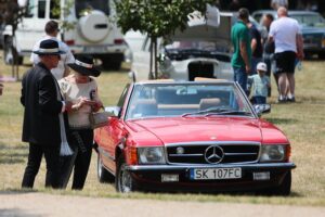 26.06.2021. Podzamcze. Ogólnopolski Zlot Klubu Miłośników Mercedesów / Wiktor Taszłow / Radio Kielce