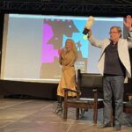 26.06.2021. Sandomierz. Gala wręczenia nagród Festiwalu Filmów Spotkań Niezwykłych. Na zdjęciu (od lewej): Marcin Marzec - burmistrz Sandomierza, Katarzyna Kubacka-Seweryn - dyrektor artystyczny festiwalu oraz Janusz Gajos / Michał Kita / Radio Kielce