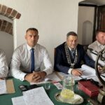 23.06.2021. Sandomierz. Sesja absolutoryjna. Na zdjęciu (od lewej): Sylwester Łatka - radny, Piotr Chojnacki - wiceprzewodniczący rady miasta, Wojciech Czerwiec - przewodniczący rady miasta, Jerzy Żyła - wiceprzewodniczący rady miasta, Marek Chruściel - radny / Grażyna Szlęzak-Wójcik / Radio Kielce