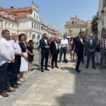 24.06.2021. Sandomierz. Odsłonięcie tablicy, upamiętniającej 450. rocznicę podpisania Zgody Sandomierskiej / Grażyna Szlęzak-Wójcik / Radio Kielce