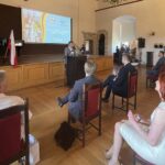 24.06.2021. Sandomierz. Otwarcie sezonu turystycznego. Na zdjęciu (przy mikrofonie): Andrzej Pruś - przewodniczący sejmiku województwa świętokrzyskiego / Grażyna Szlęzak-Wójcik / Radio Kielce