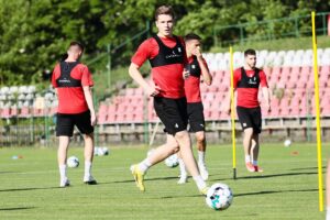 28.06.2021. Kielce. Pierwszy trening Korony po wakacyjnej przerwie / Wiktor Taszłow / Radio Kielce