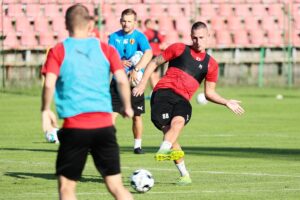 28.06.2021. Kielce. Pierwszy trening Korony po wakacyjnej przerwie / Wiktor Taszłow / Radio Kielce