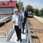 29.06.2021. Daleszyce. Otwarcie oczyszczalni ścieków. Na zdjęciu (od lewej): Krzysztof Lipiec - poseł, Dariusz Meresiński - burmistrz Daleszyc / Wiktor Taszłow / Radio Kielce